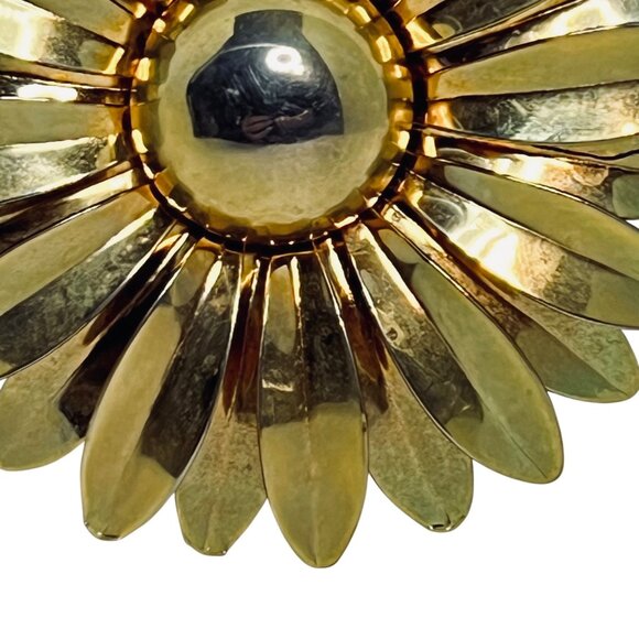 Vintage Runway Style Gold Tone Flower Brooch (5738) - Picture 4 of 6